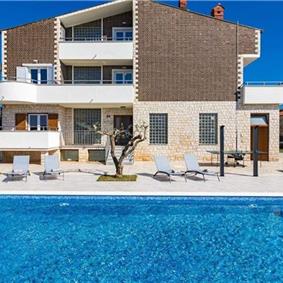 6 bedroom villa with pool near Pula, sleeps 12